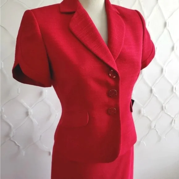 Elegant Red Skirt Suit - Picture 3 of 6